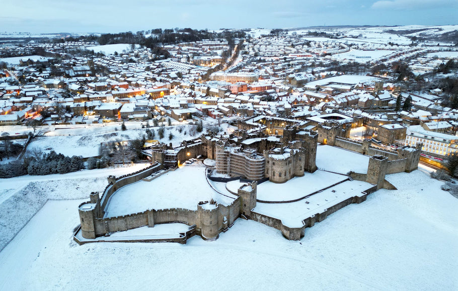 Alnwick Castle Tour: Where is Alnwick Castle, what filmed there, who lives there, The history, and all about it